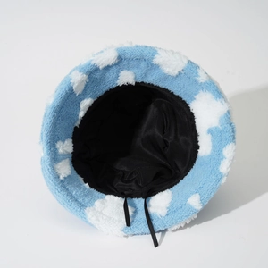 Cappello a secchiello in peluche blu con motivi floreali e cordino regolabile