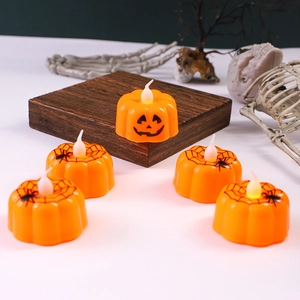 Set di candele LED a zucca per Halloween con motivi a ragnatela e facce di fantasma