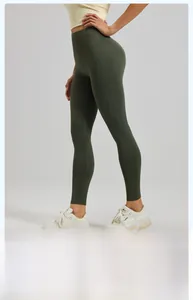 Vue détaillée du legging de yoga vert olive à taille haute avec effet push-up fessier