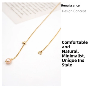 Détail du pendentif perle goutte sur fine chaîne dorée ajustable pour femme