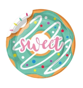 Détail de l'autocollant donut avec texte sweet pour décoration de table anniversaire