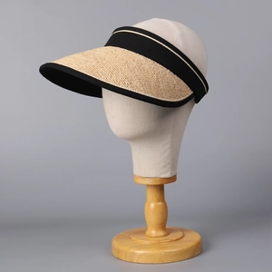 Visière en raphia pour femme avec bandeau élastique noir et lignes dorées élégantes