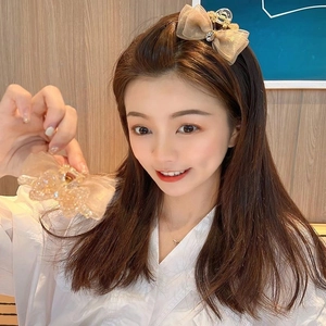 Pinces à cheveux élégantes en tulle champagne avec strass scintillants et perles fines
