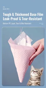 Détail du film de base en PE rose sur tapis éducateur pour animaux avec texture diamantée