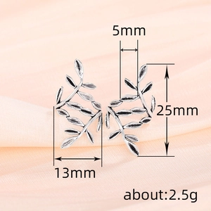 Retro silver leaf ear clip earring for women with dimensions of 25mm length and 13mm width
