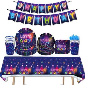 Set completo di forniture per feste al neon con piatti, bicchieri e striscione di compleanno