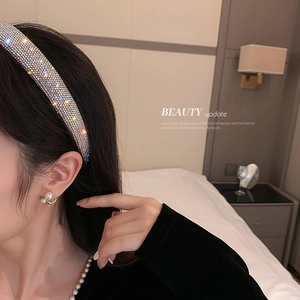 Serre-tête en cristal étincelant avec collier et boucles d'oreilles en perles