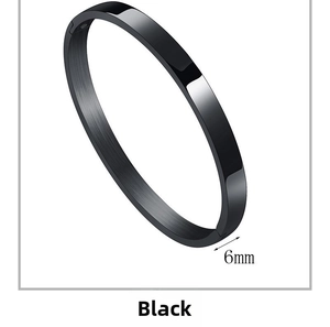 Dettaglio di un bracciale da 6 mm in acciaio inossidabile nero con finitura lucida e spazzolata
