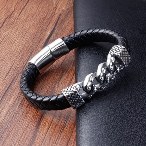Bracelet tressé pour homme en cuir noir avec chaîne argentée et fermoir poli
