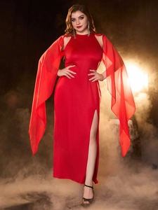 Robe de soirée rouge élégante avec manches cape transparentes et effet de fumée intense