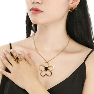 Ensemble de bijoux 3 pièces en acier inoxydable avec collier boucles et bague perle noire