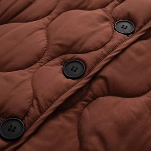 Veste matelassée en coton marron café pour femme avec des boutons élégants