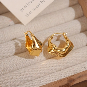 18K gold plated V-shaped pleated hoop earrings with irregular wave metal texture