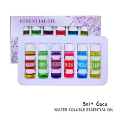 Gedetailleerde set van 6 in water oplosbare essentiële oliën met lavendel en jasmijn