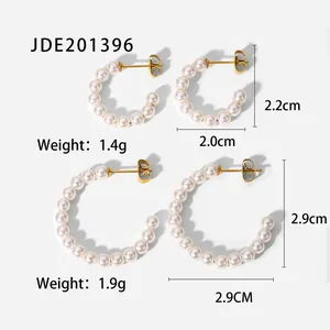 Detailed size specifications for C-shaped pearl earrings in 18K gold stainless steel