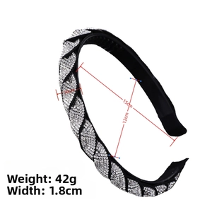 Detail view of crystal padded headband with 1.8cm width and sparkling rhinestone weaving