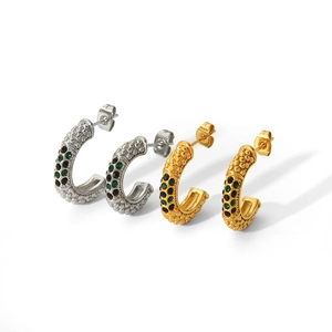 Boucles d'oreilles créoles C en acier doré 18K et argent avec des zircons verts et noirs