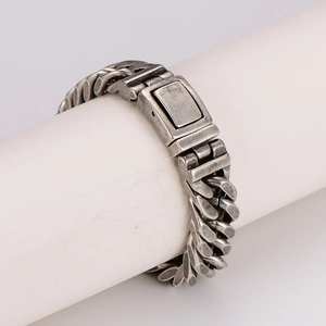 Minimalist men's cuban link bracelet in vintage silver stainless steel with geometric cuts