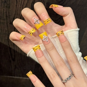 Handgefertigte Tiger-Print Kunstnägel mit 3D-Blumen und quadratischen Spitzen