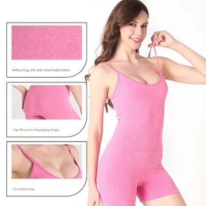 Rosa nahtloser Yoga-Einteiler mit Spaghettiträgern und Po-Lifting-Design für Damen