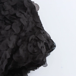 Sexy schwarzes trägerloses Ballkleid mit geraffter Mesh-Spitze und schmalem Taillendesign