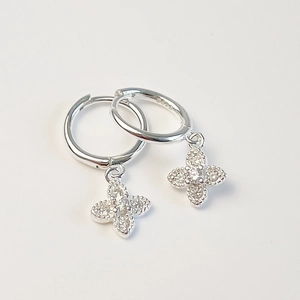 Detail shot of S925 sterling silver four-leaf clover earrings with zirconia and hallmark