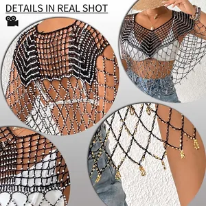 Haut de plage noir au crochet avec détails de perles blanches et dorées et franges