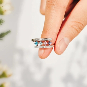 Close-up of s925 silver ring featuring square colorful stones and cubic zirconia on a finger