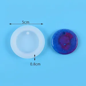 Silicone mold for resin casting showing 5cm diameter and 0.8cm thickness details