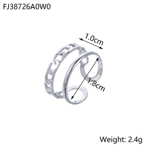 Macro detail of silver-tone hollow chain ring showing 1.0cm width and 1.8cm inner diameter