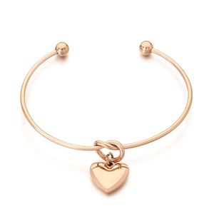 Bracelet jonc ouvert élégant en or rose avec pendentif cœur et design à nœud