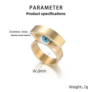 Detailansicht des 9mm Gold-Edelstahlrings mit Dämonenauge und gebürsteter Textur