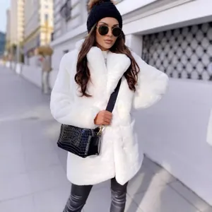 Manteau mi-long en fausse fourrure blanche à col à revers pour femme style urbain d'hiver