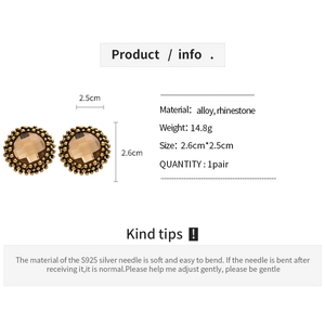 Detail view of vintage crystal earrings with S925 silver needle and product dimensions