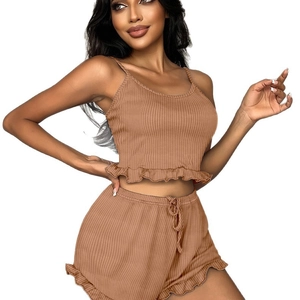 Ensemble homewear marron côtelé pour femme avec top à volants et short à cordon