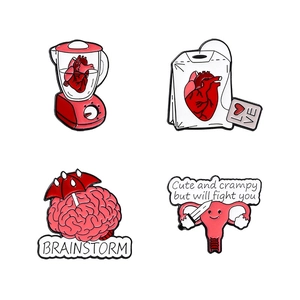 Set mit vier Emaille-Pins mit anatomischem Herzmixer und Gehirn-Designs für Kleidung