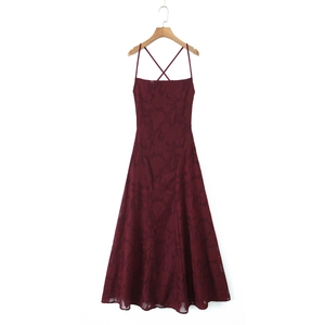 Elegantes weinrotes rückenfreies Maxikleid mit Blumen-Jacquard und Trägerdesign