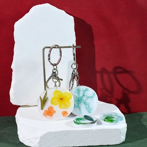 Moule silicone à 8 cavités pour pendentifs en résine époxy avec fleurs séchées incrustées
