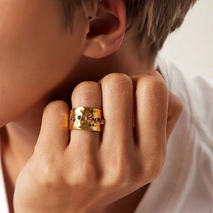 Hammered 18k gold plated C-shape ring with colorful zircons and retro textured finish