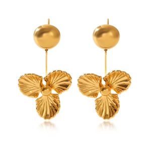 Boucles d'oreilles élégantes en acier inoxydable doré 18 carats avec fleur à trois pétales