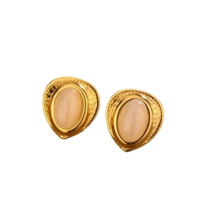 Boucles d'oreilles cœur rétro plaqué or 18K avec pierres de résine crème