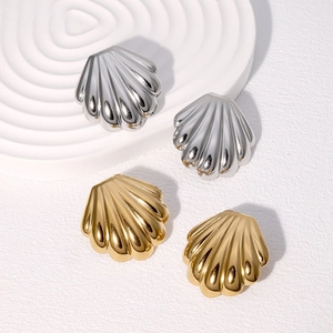 Stainless Steel 18K Gold Plated Shell Stud Earrings Minimalist Scallop Textured Metallic Ocean Style Jewelry For Women
