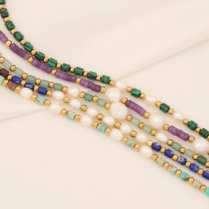 Collier en acier inoxydable fait main avec pierres semi-précieuses et perles d'eau douce