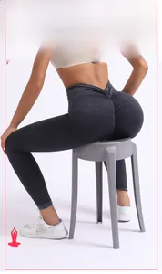 Dettaglio della vita alta a V e della texture push-up sui leggings da yoga grigi