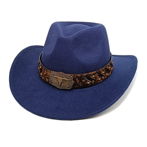 Chapeau de cowboy en laine bleu marine avec ruban léopard et emblème de crâne de taureau