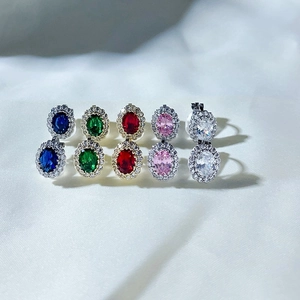 Luxuriöse Halo-Ohrstecker mit ovalen Edelsteinen und funkelnden Zirkonia in fünf Farben