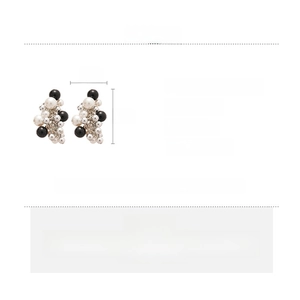 Detailed spec sheet showing size 5x3cm and glass pearl materials for the tassel earrings