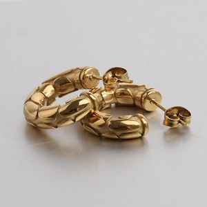 Detail of 18K gold stainless steel 5mm C-shape hoop earrings with embossed snake texture