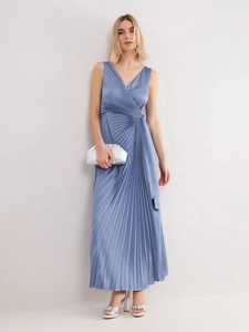 Elegant light blue pleated V-neck maxi dress with sleeveless satin finish for women