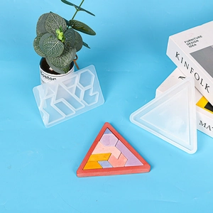 Stampo in silicone per puzzle triangolare geometrico con pezzi di resina colorati